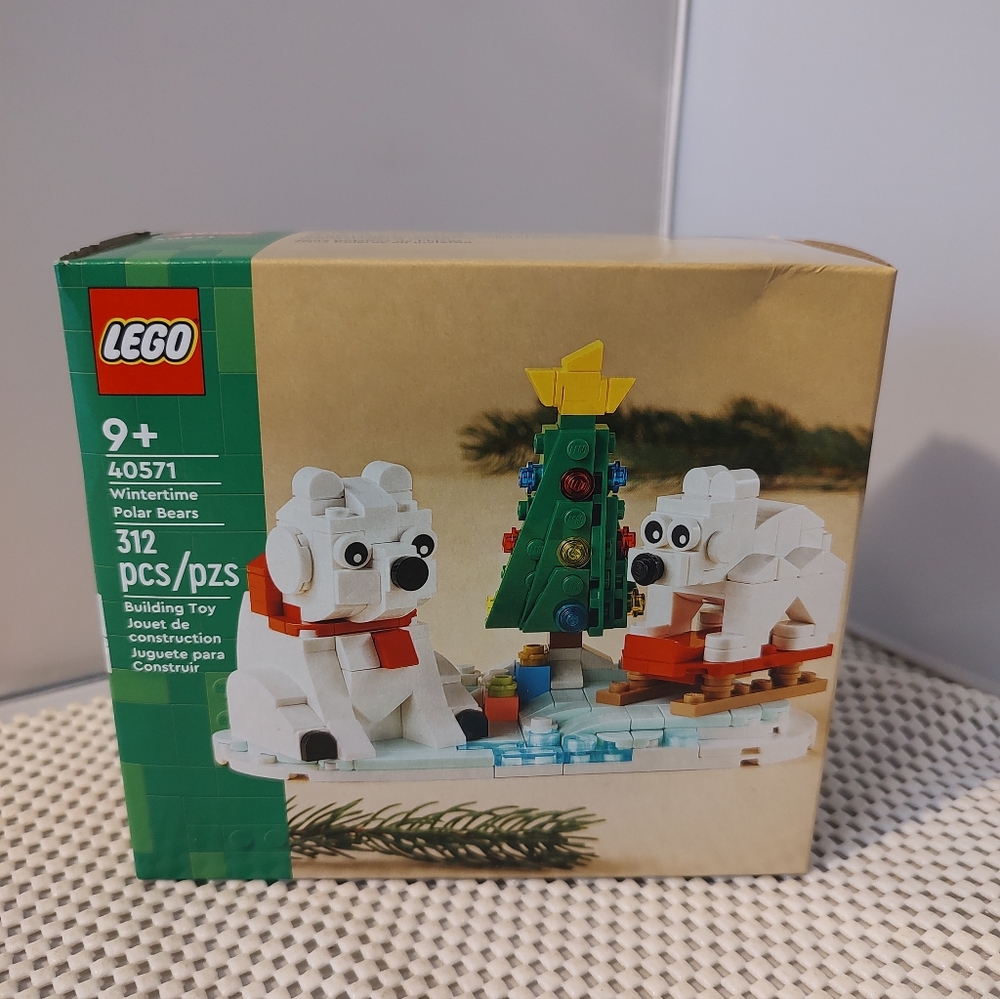 Lego 40571 Wintertime Polar Bears NWT Christmas Building Toy Set - Picture 1 of 3